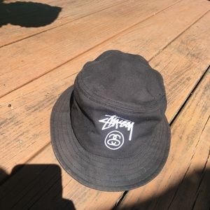 Black STUSSY logo bucket hat small medium